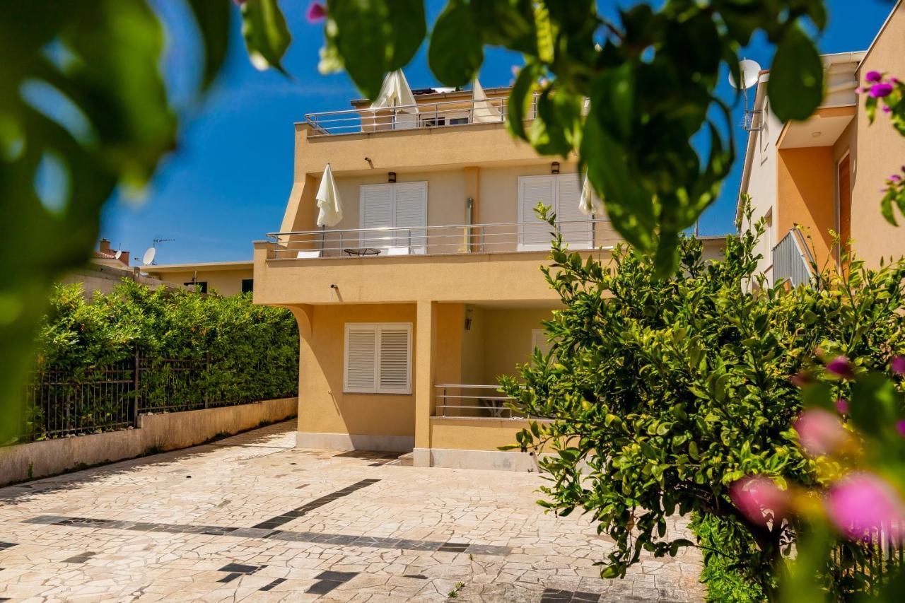 Apartments Mikulic Rogoznica  Buitenkant foto