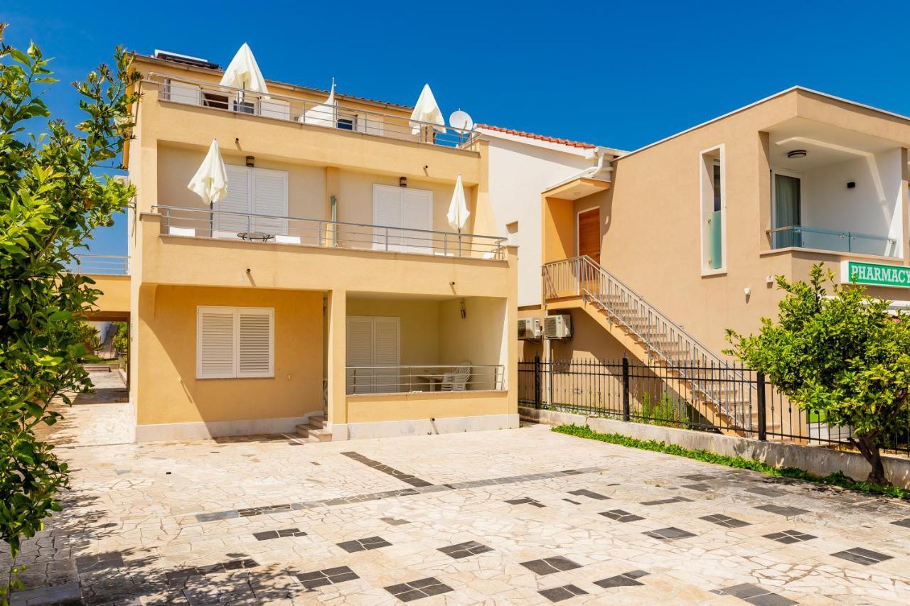 Apartments Mikulic Rogoznica  Buitenkant foto