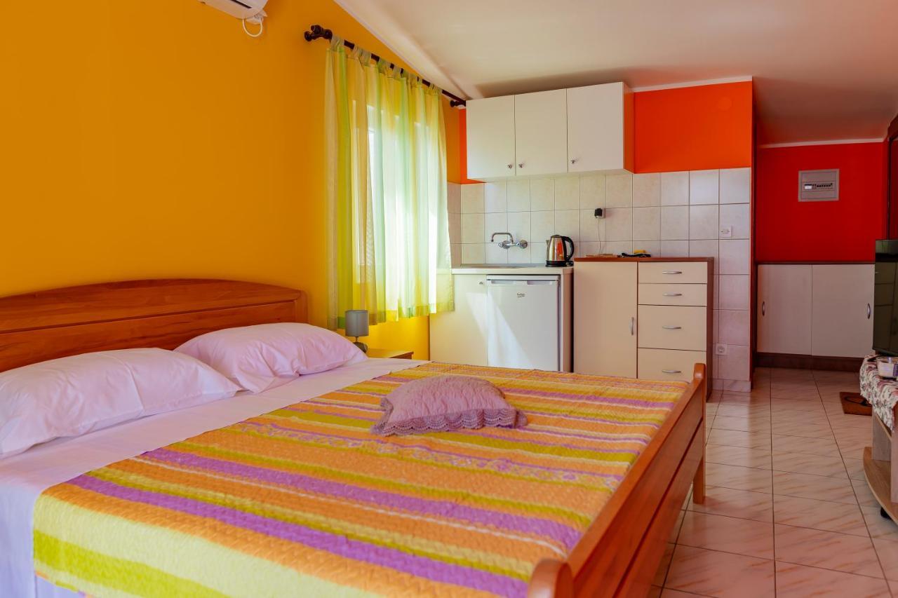 Apartments Mikulic Rogoznica  Buitenkant foto