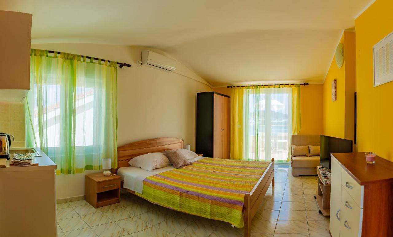 Apartments Mikulic Rogoznica  Buitenkant foto