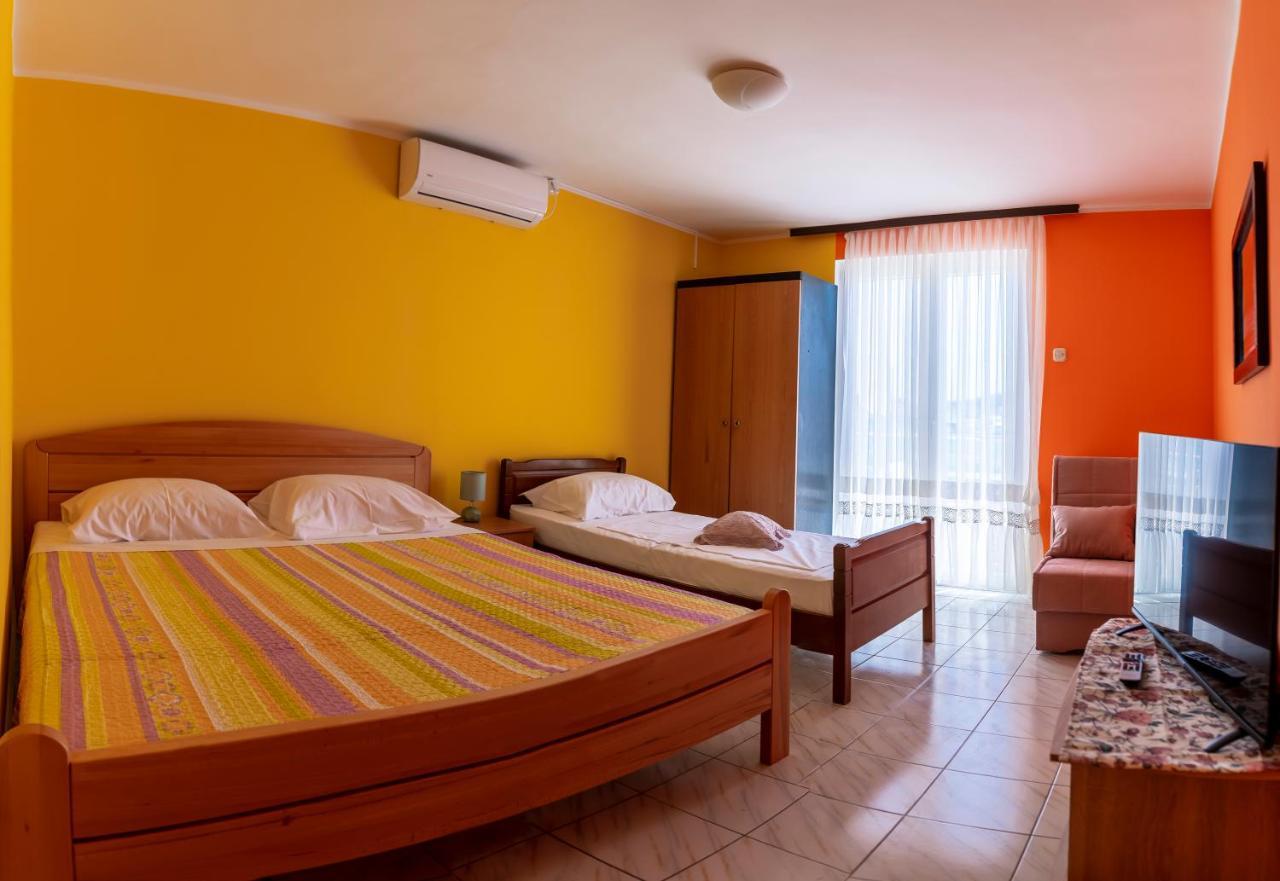 Apartments Mikulic Rogoznica  Buitenkant foto