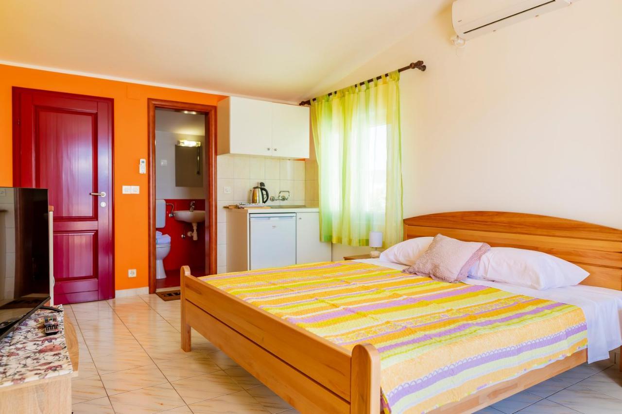 Apartments Mikulic Rogoznica  Buitenkant foto